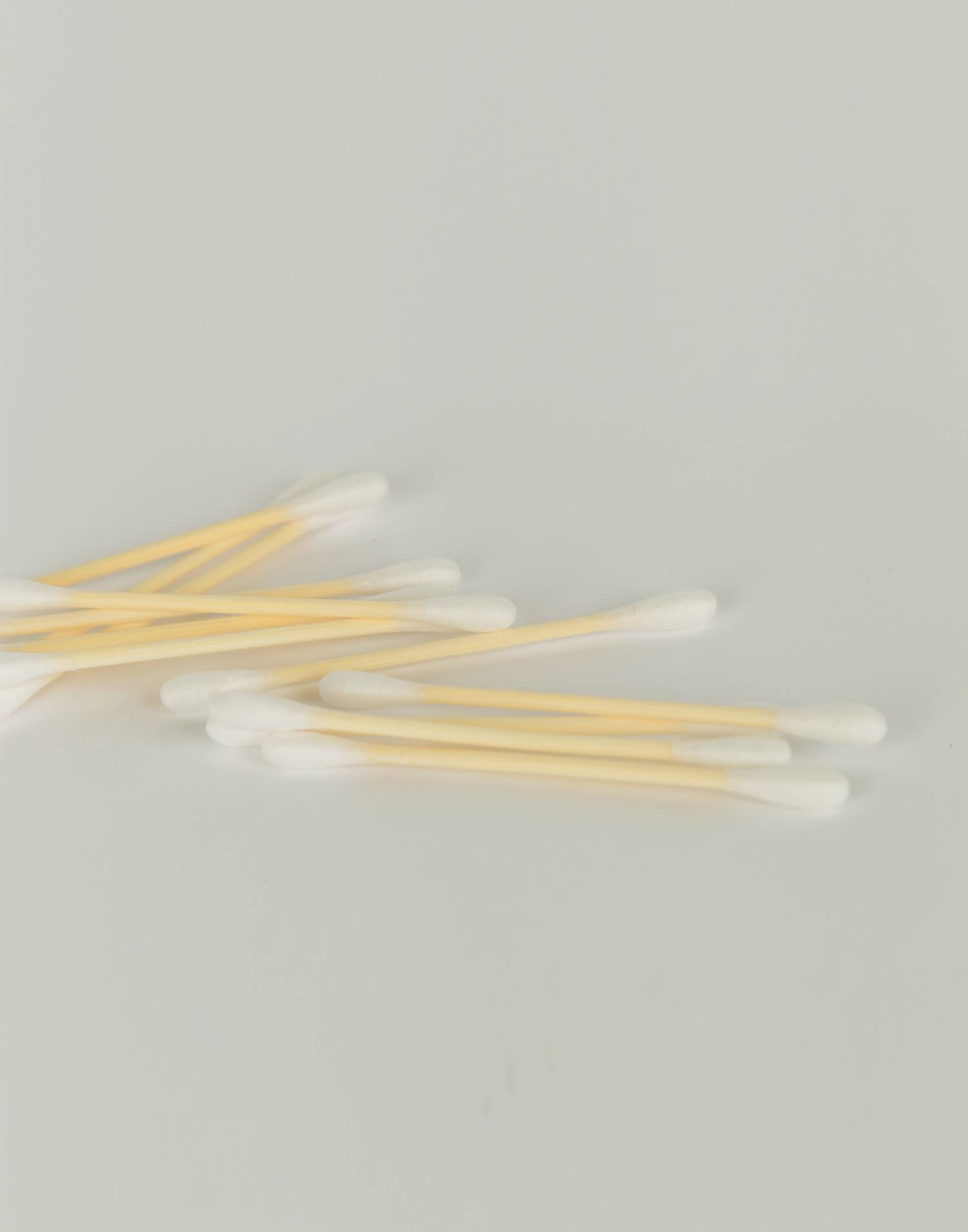 Caixa de 200 palitos de orelha de bambu