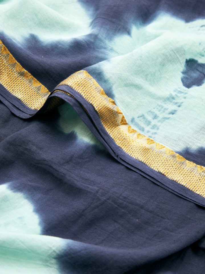 Lenco tie-dye azul com detalhes dourados