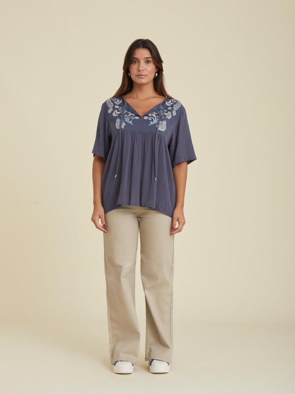 Blusa  com bordados Blusa  com bordados