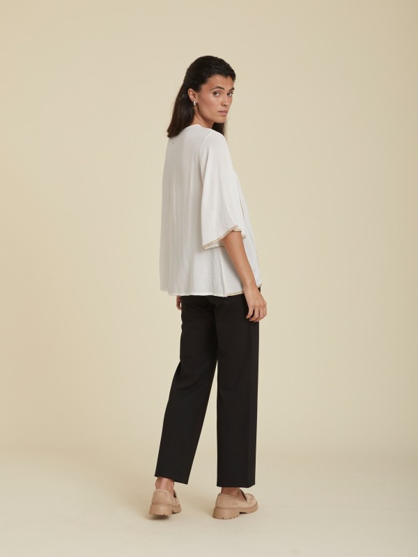 Blusa Com Renda Em Zigzag