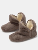 Bota com costura contrastante