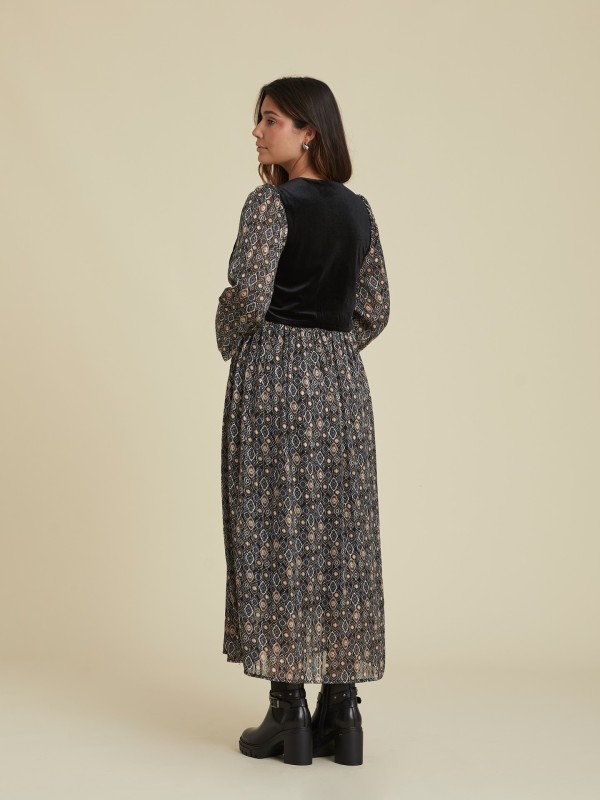 Vestido Preto Com Padrao Geometrico