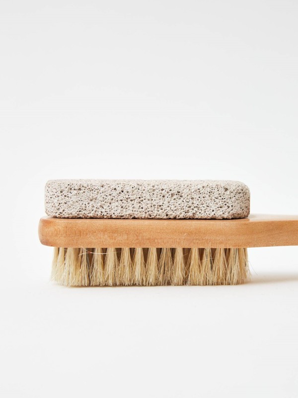 Escova com pedra-pomes