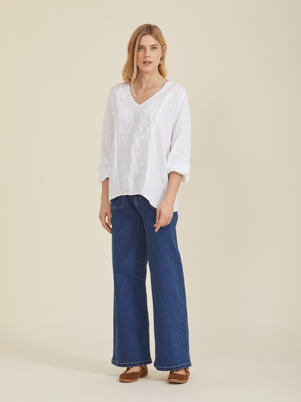 Blusa Solida Com Bordados Blusa Solida Com Bordados