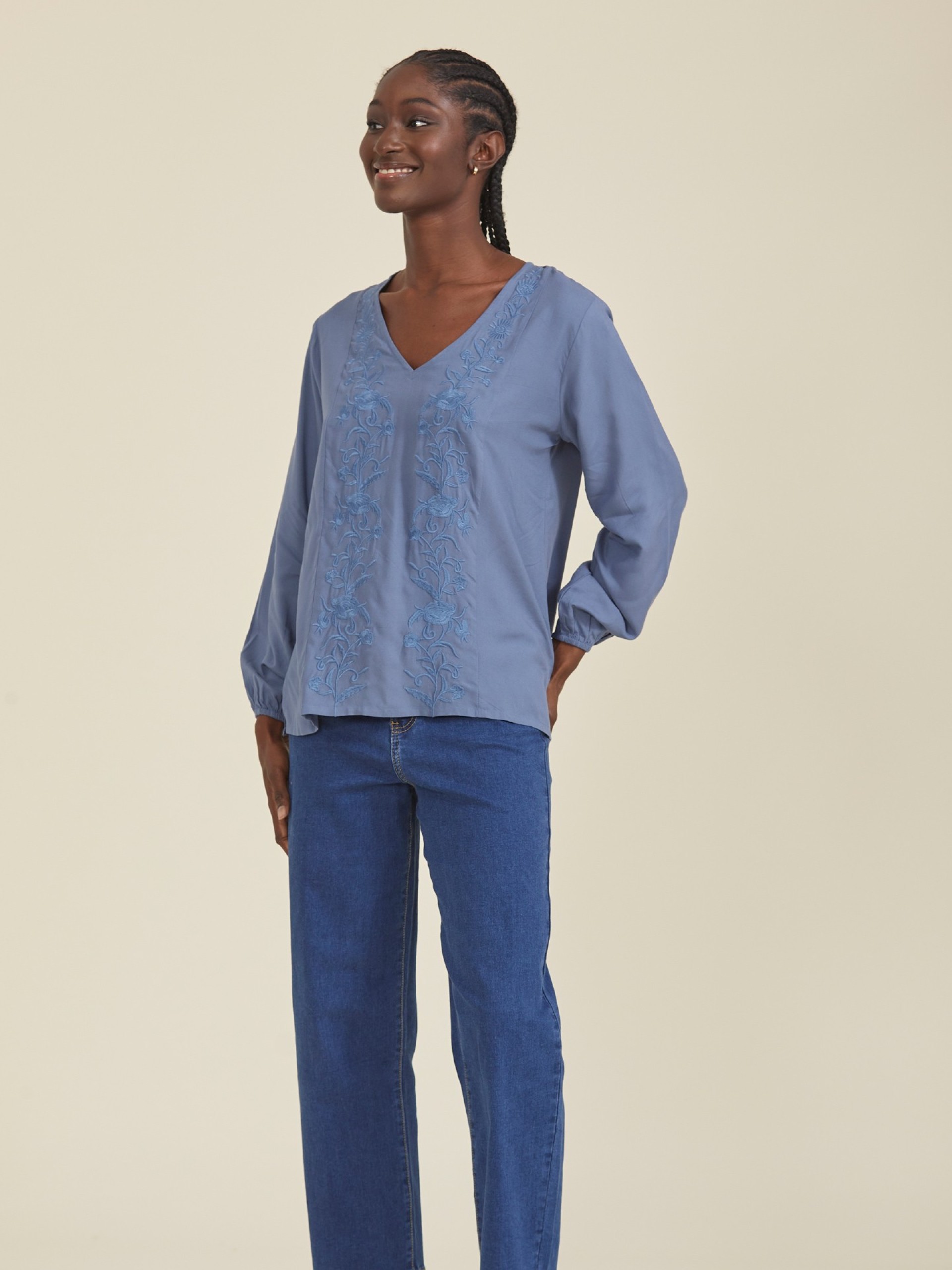 Blusa Solida Com Bordados