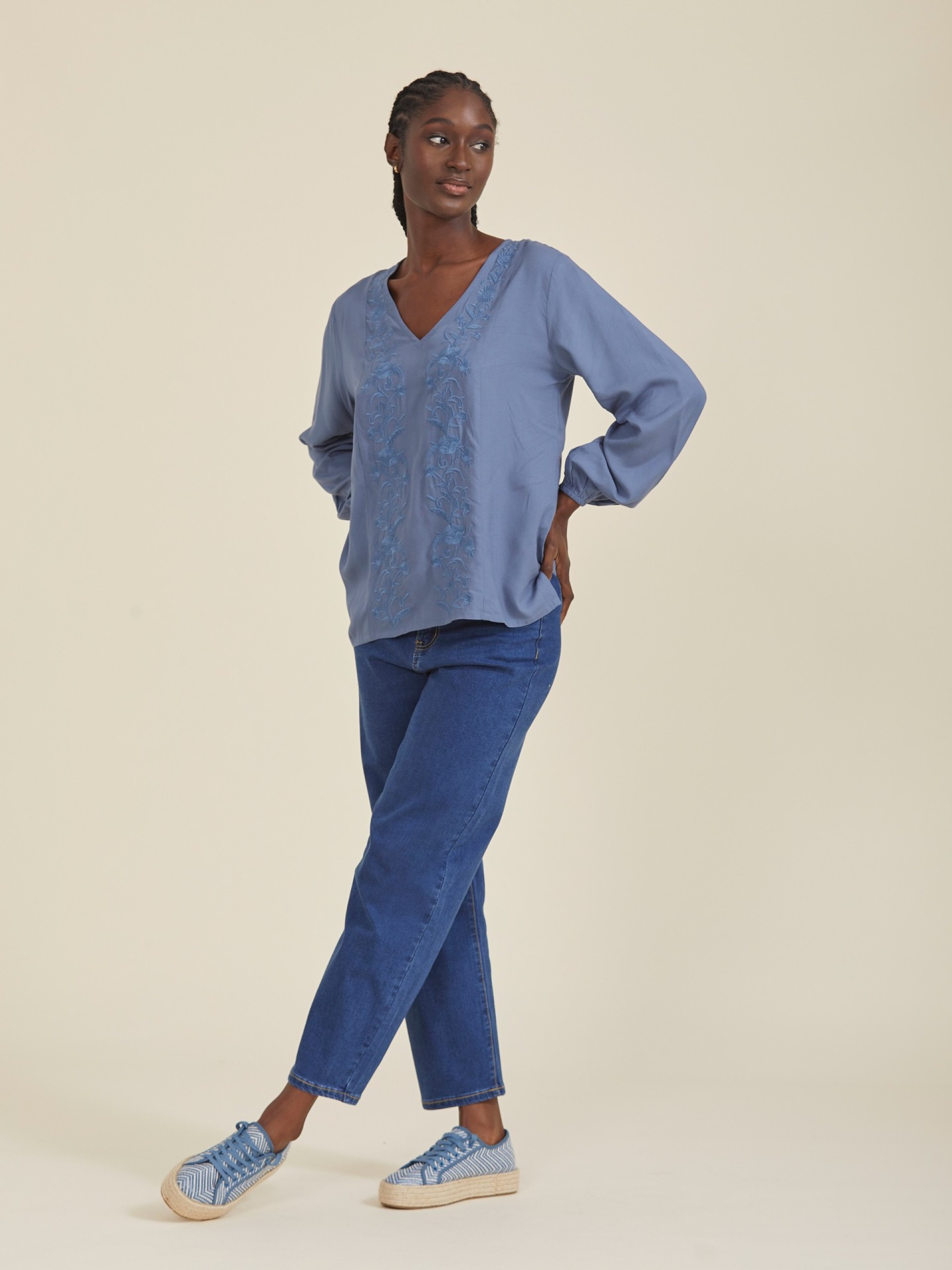 Blusa Solida Com Bordados