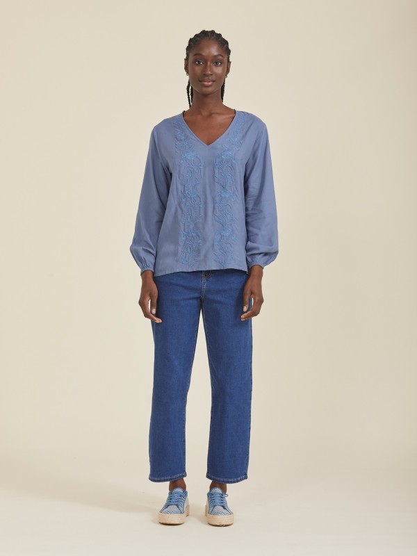 Blusa Solida Com Bordados Blusa Solida Com Bordados