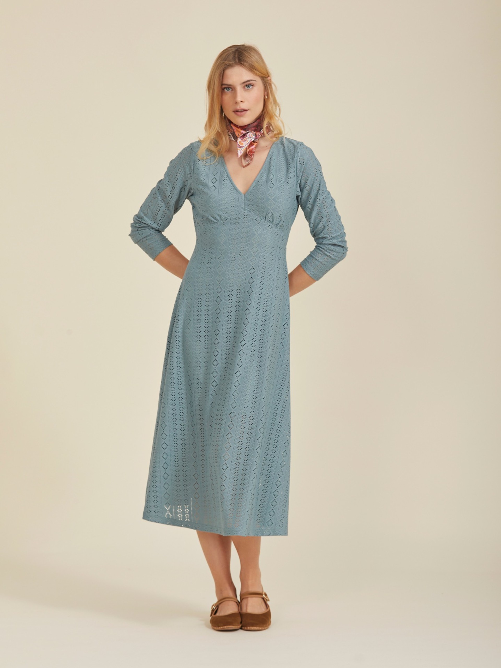 Vestido Midi Bordado Ingles