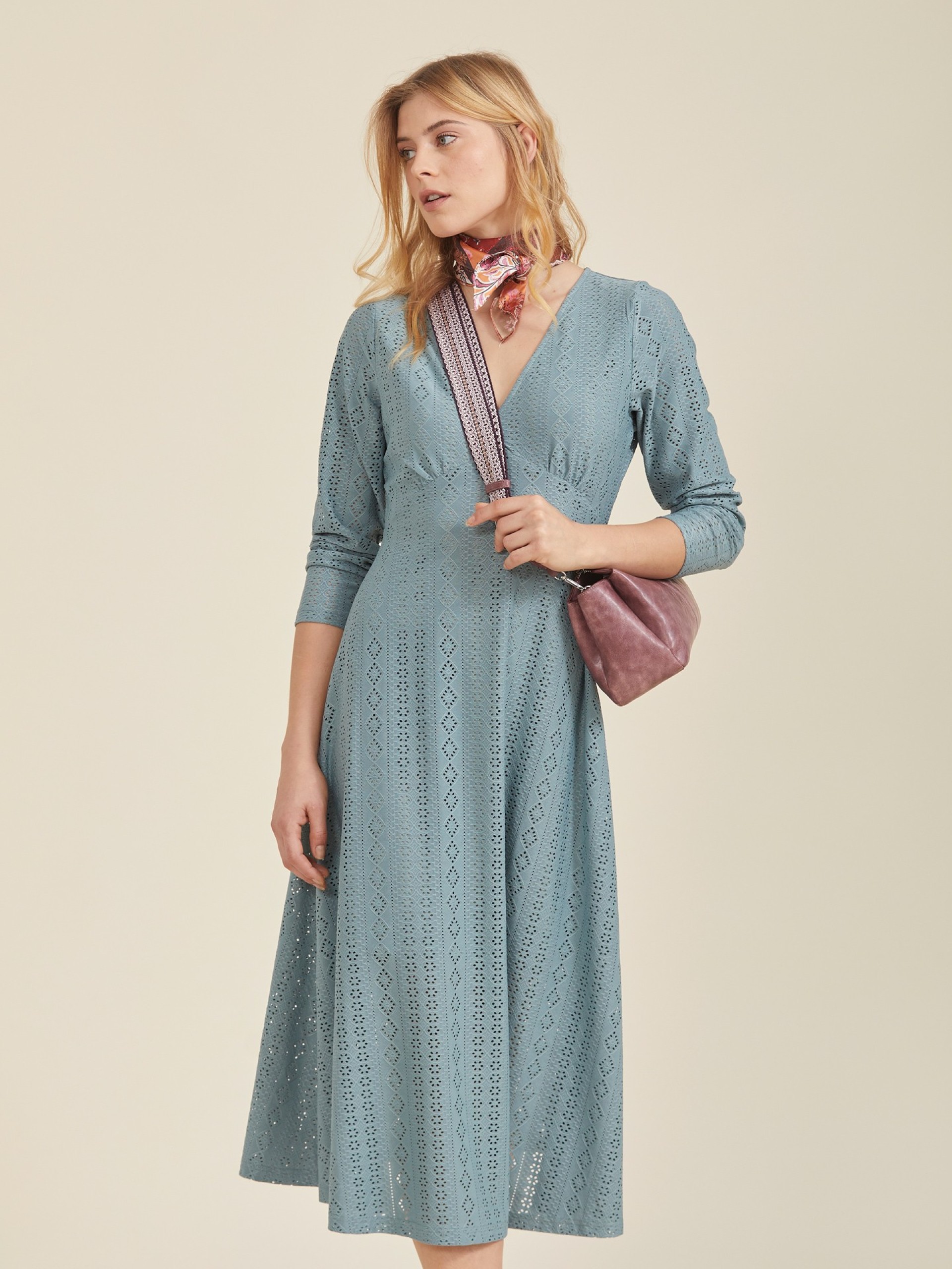 Vestido Midi Bordado Ingles