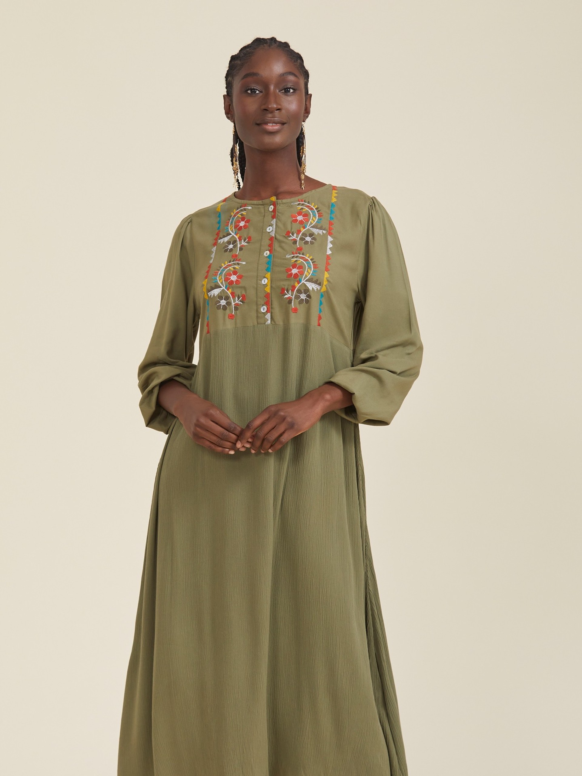 Vestido Midi Bordado Verde