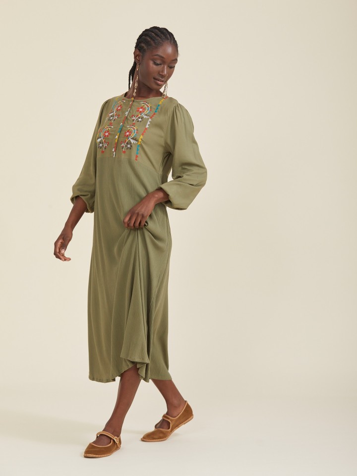 Vestido Midi Bordado Verde