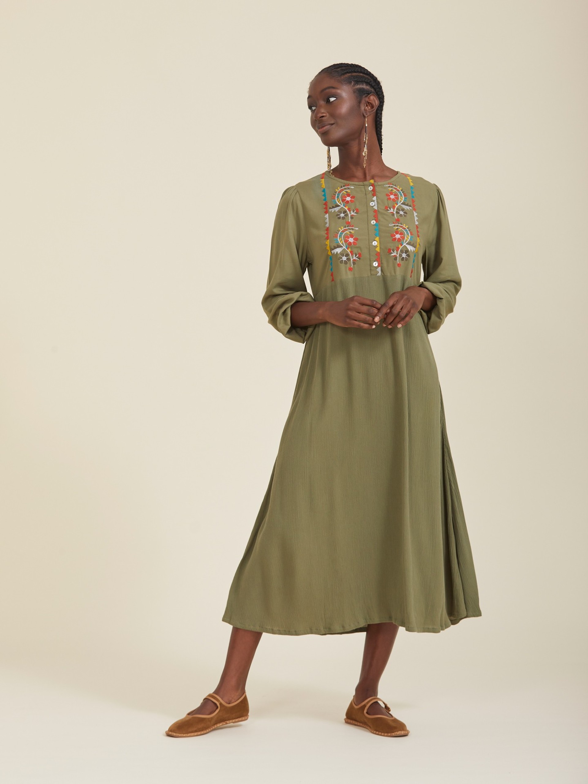 Vestido Midi Bordado Verde