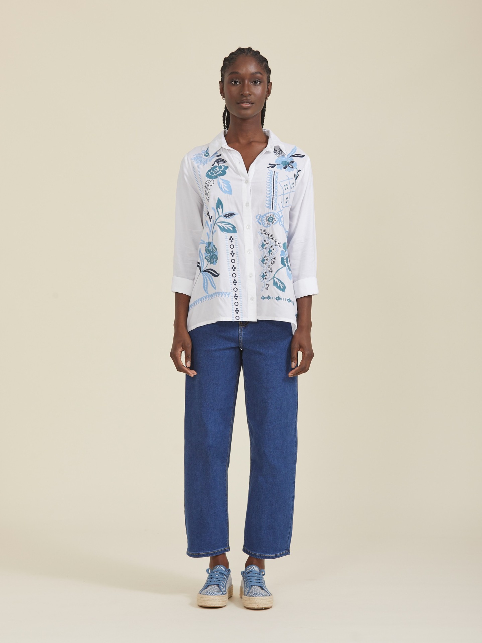 Camisa Branca Com Bordados