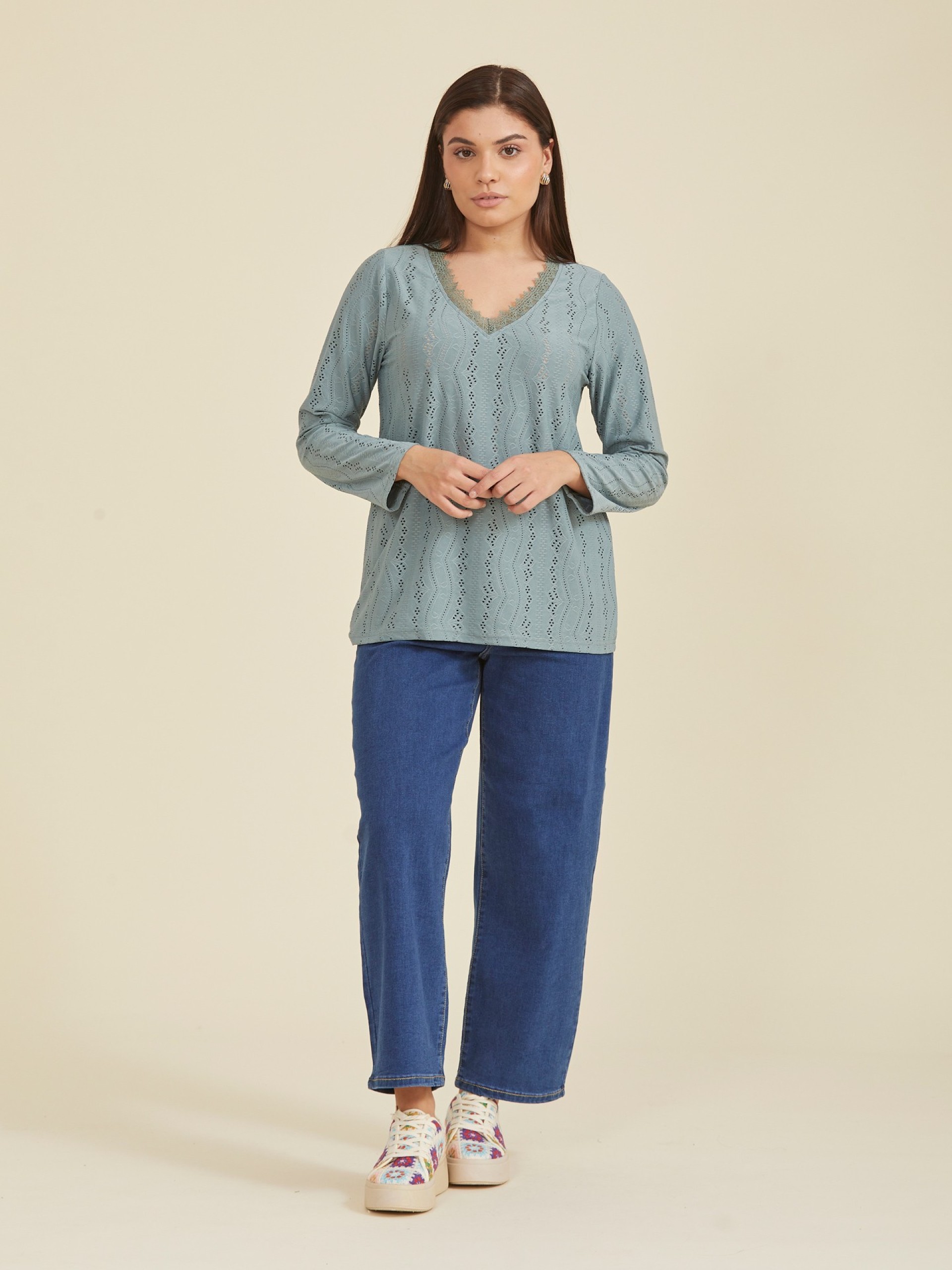 Blusa Solida Bordado Ingles