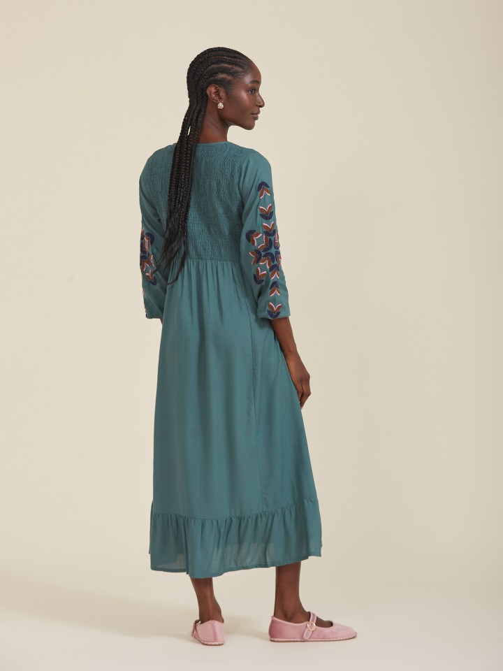 Vestido Midi Com Peito Elastico