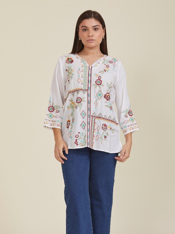 Blusa Solida Com Bordados Em Contraste