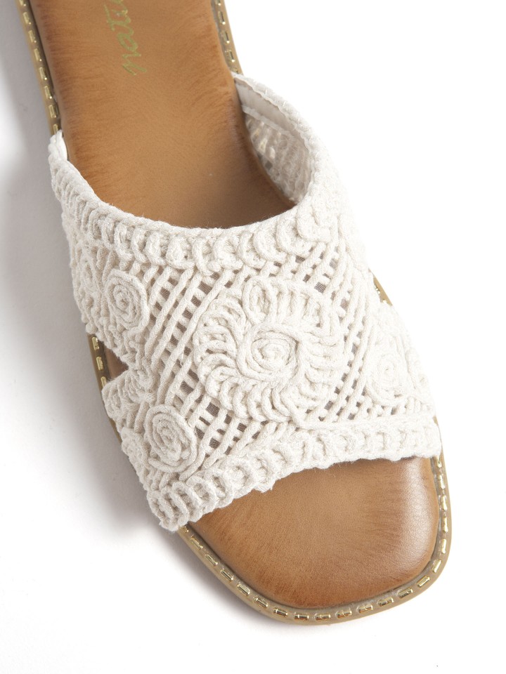 Sandalia Rasa Com Efeito Macrame