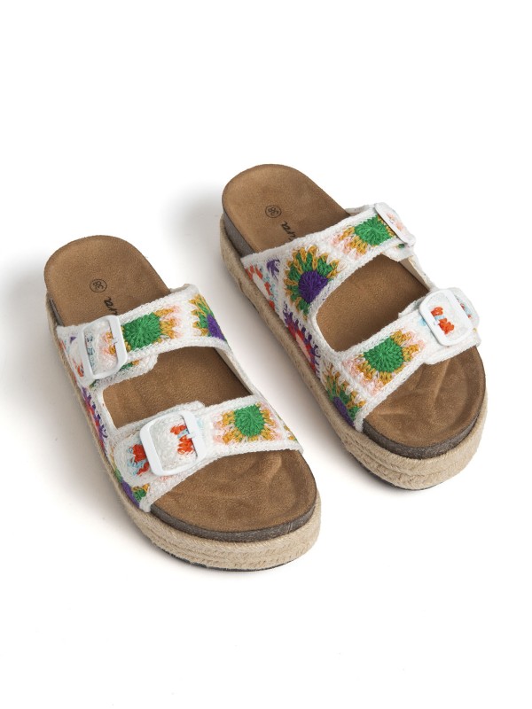 Sandalia Com Fivelas  Em Efeito Crochet
