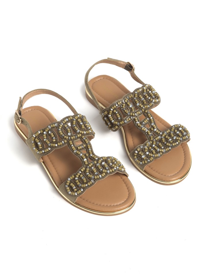 Sandalia Ornamentada Com Detalhes De Missangas