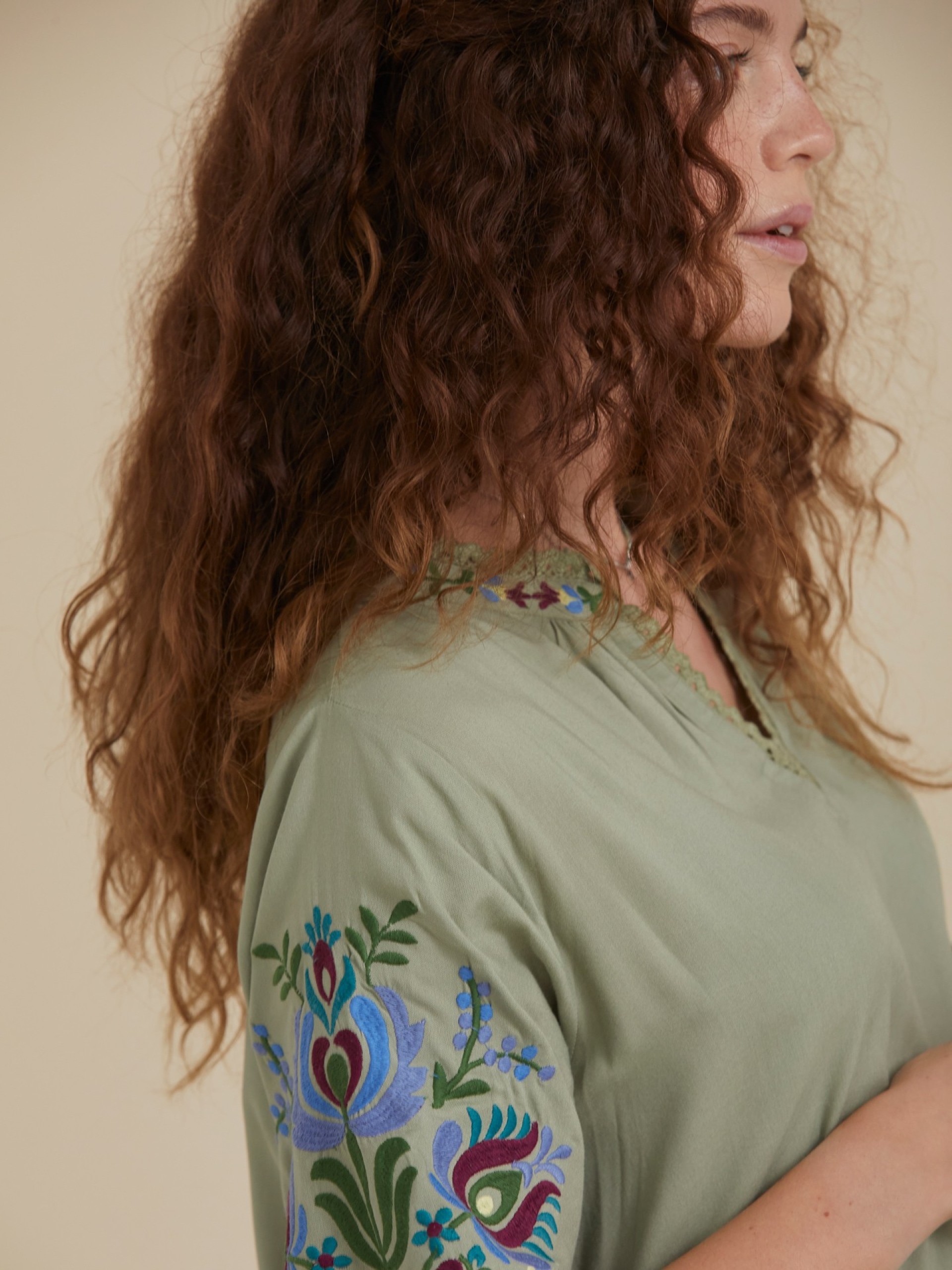 Vestido Curto com Bordados