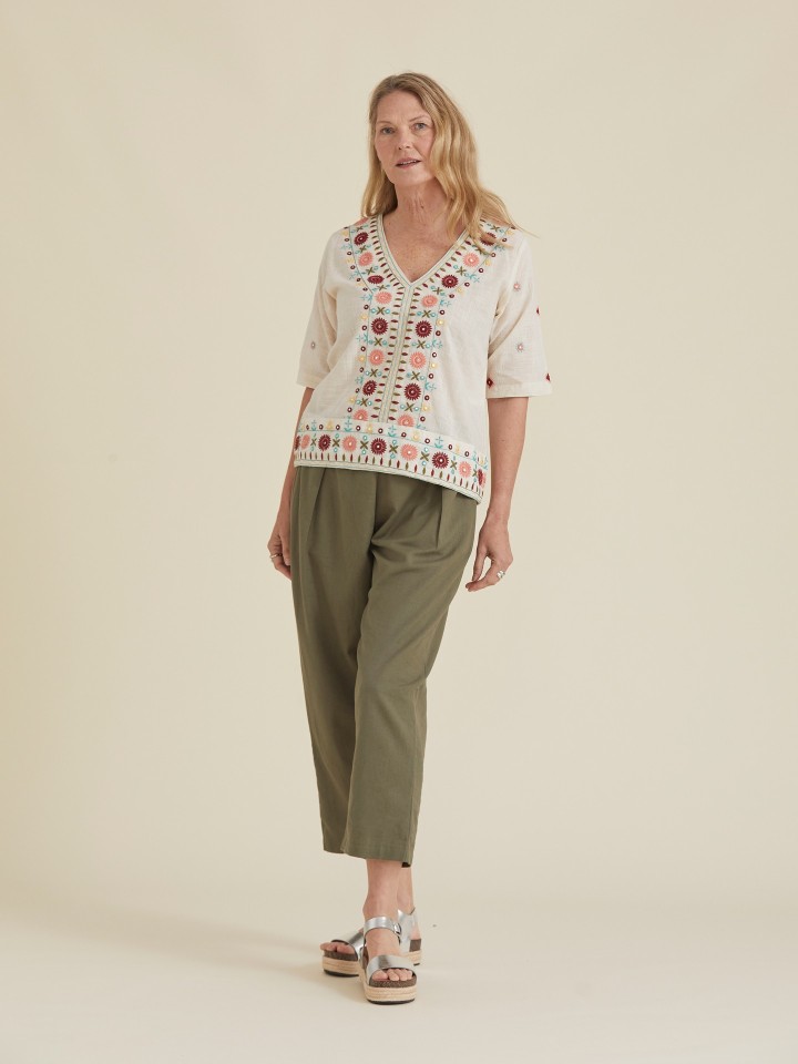 Blusa Natural com Bordado