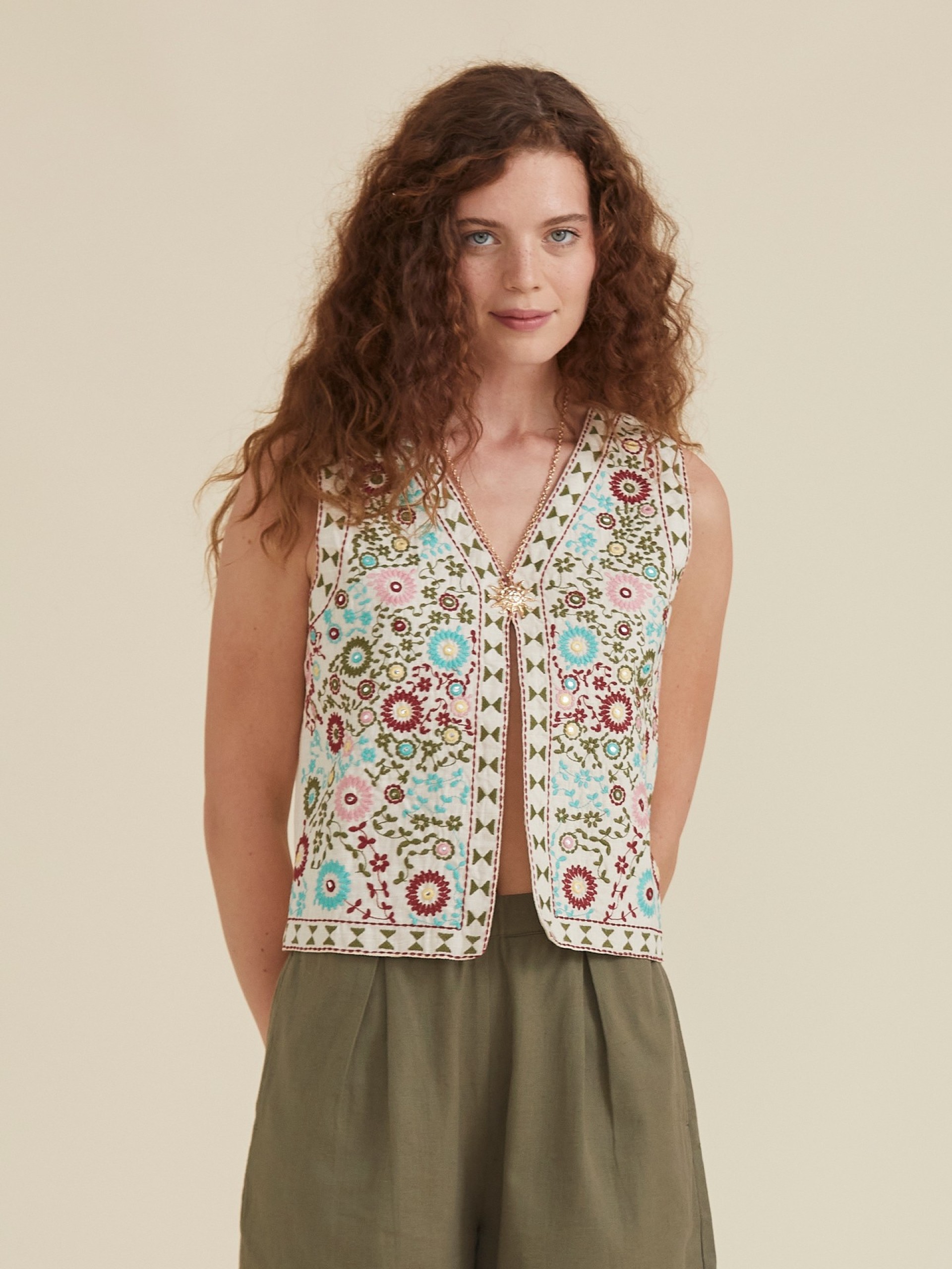 Colete Natural com Bordado