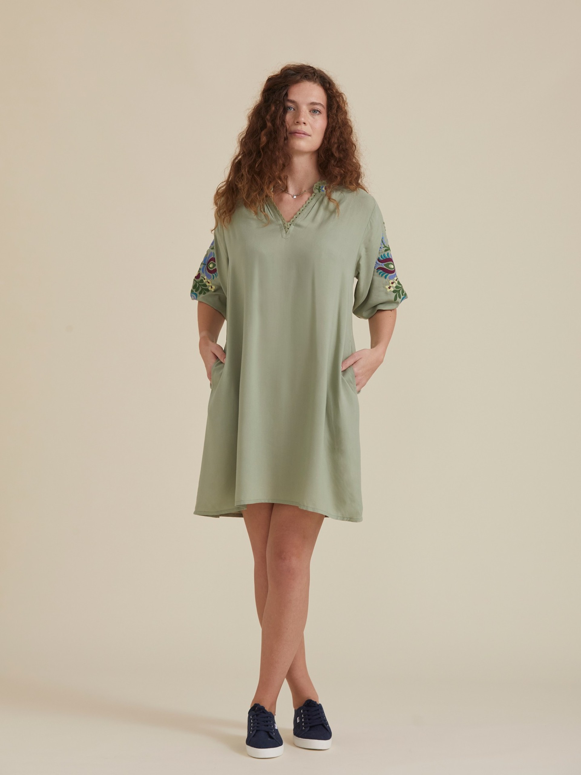 Vestido Curto com Bordados