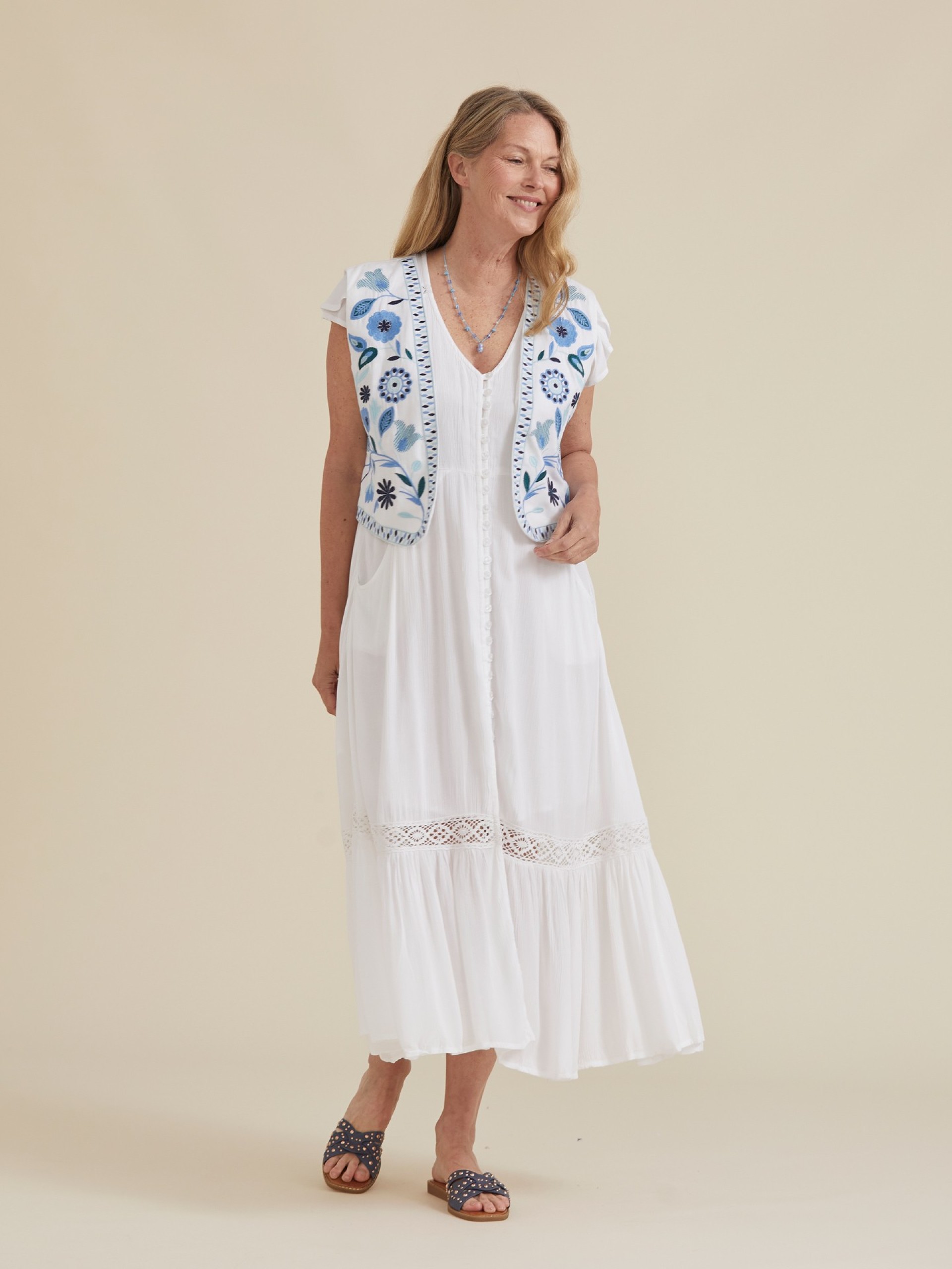 Colete Branco com Bordados