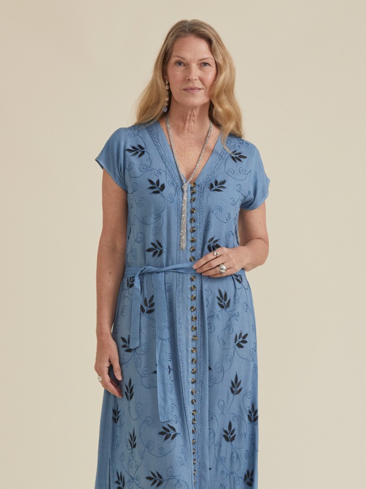 Vestido Comprido Azul com Bordados
