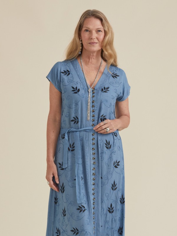 Vestido Comprido Azul com Bordados