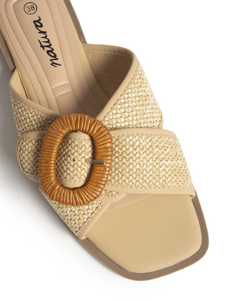 Sandalia Rasteira  Com Fivela Decorativa