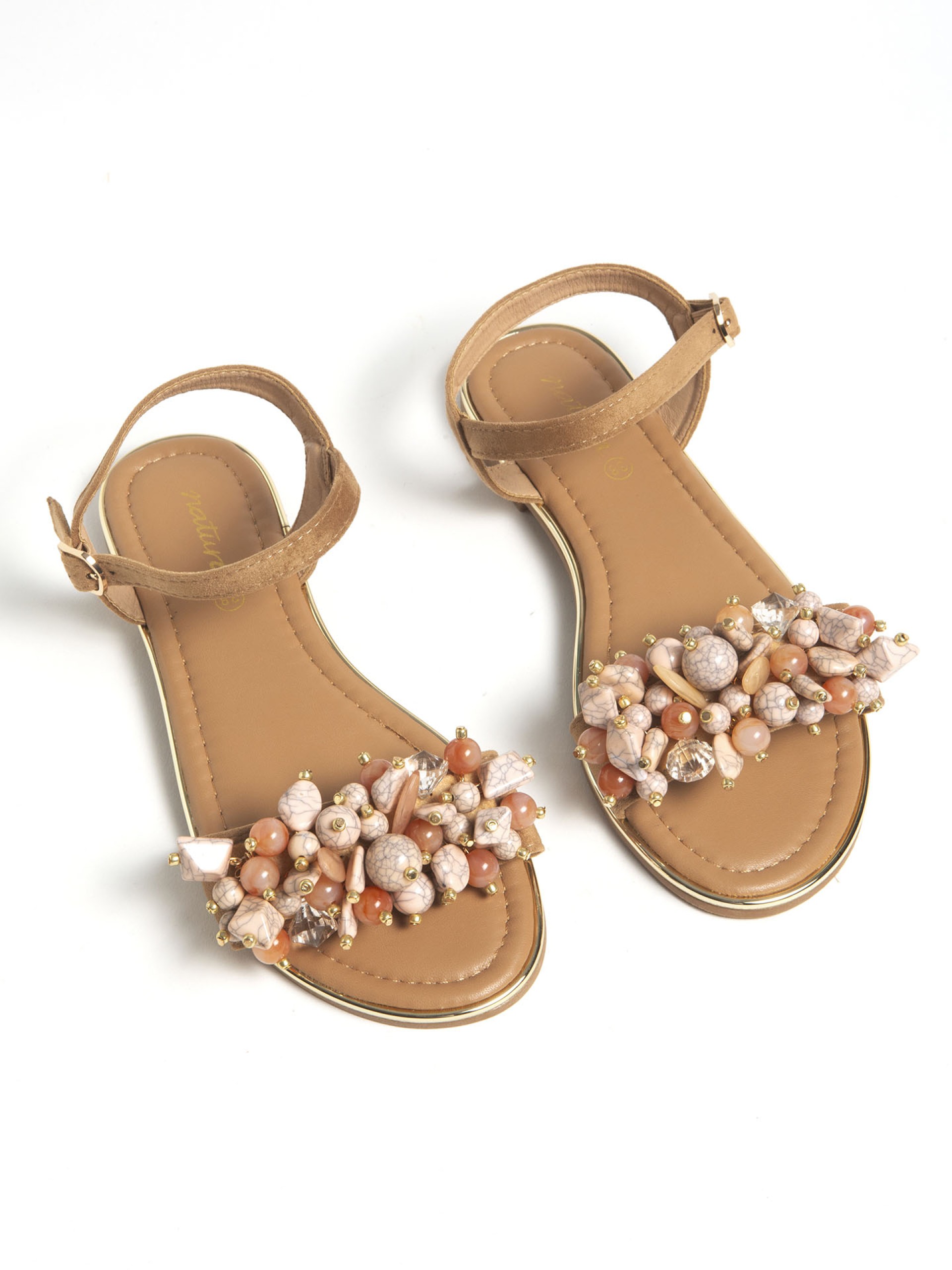 Sandalia Ornamentada Com Detalhes De Missangas