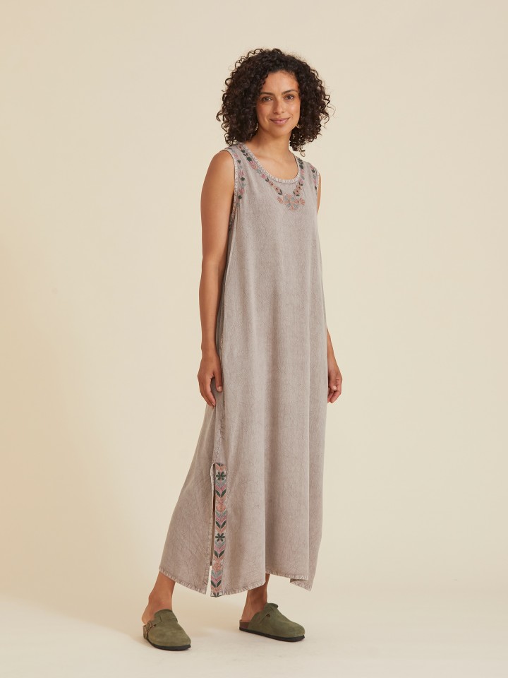 Vestido Midi Bordado