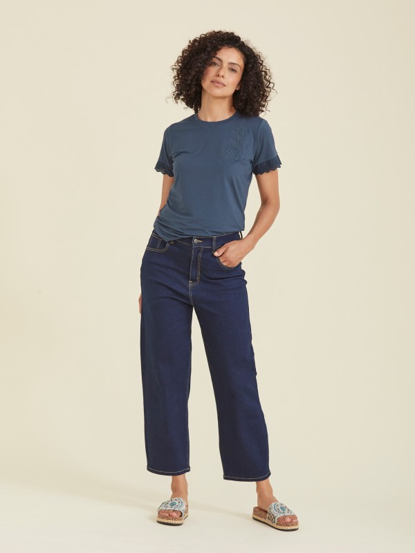 T-shirt com Bordados T-shirt com Bordados