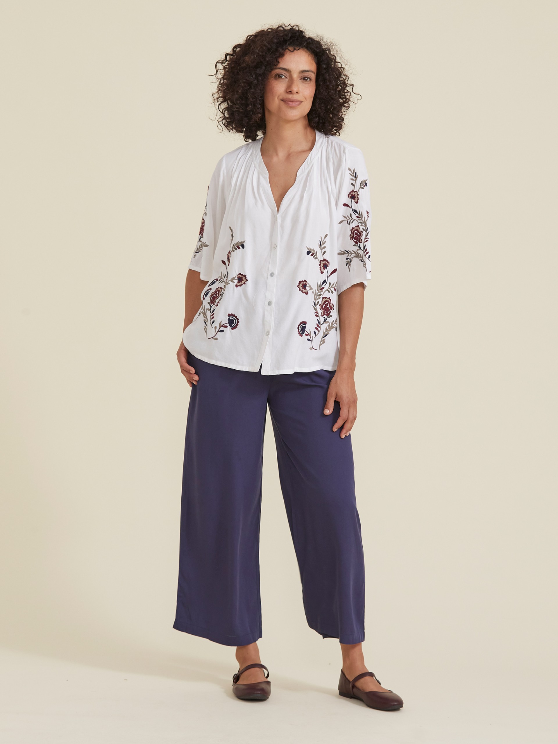 Blusa Plissada com Bordados