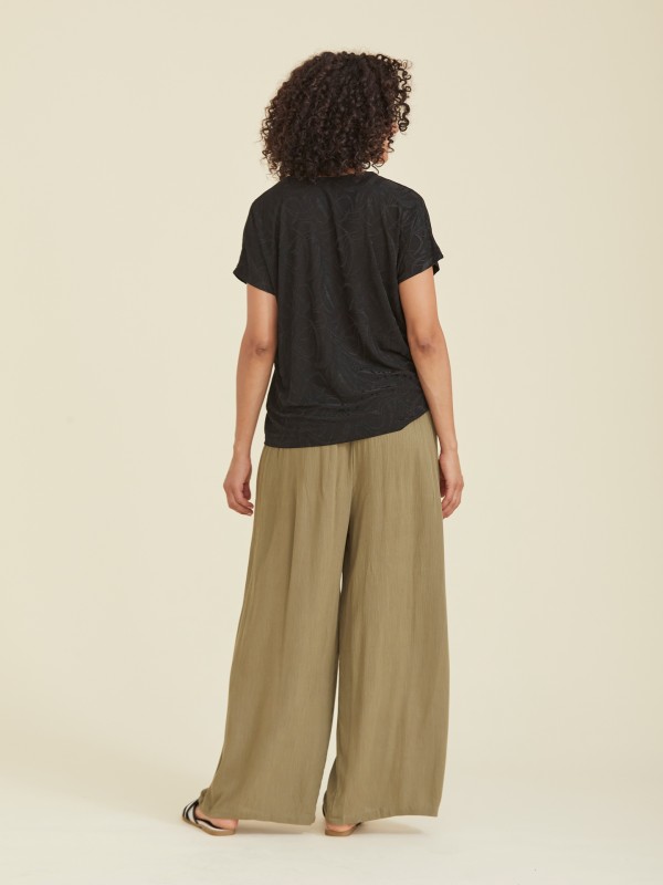 T-shirt com Decote em V T-shirt com Decote em V