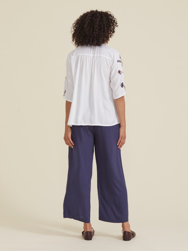 Blusa Plissada com Bordados Blusa Plissada com Bordados