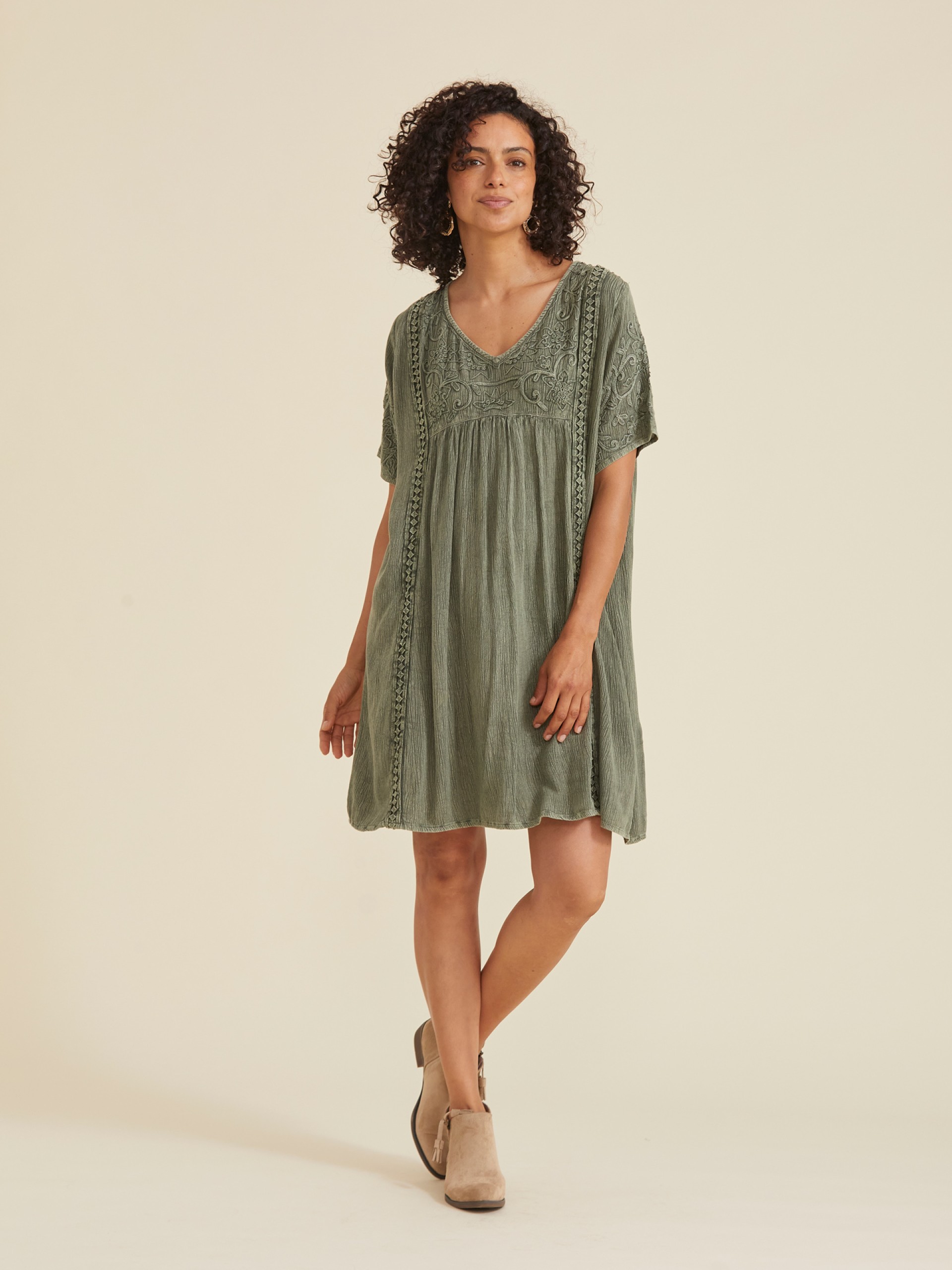 Vestido Curto Verde Bordado