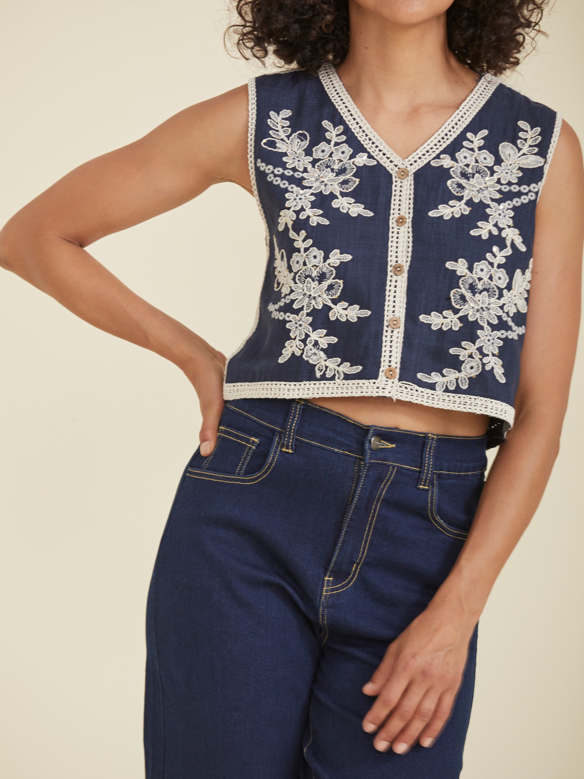 Colete Azul com Bordados