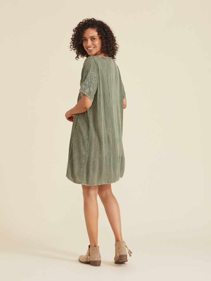 Vestido Curto  Verde Bordado