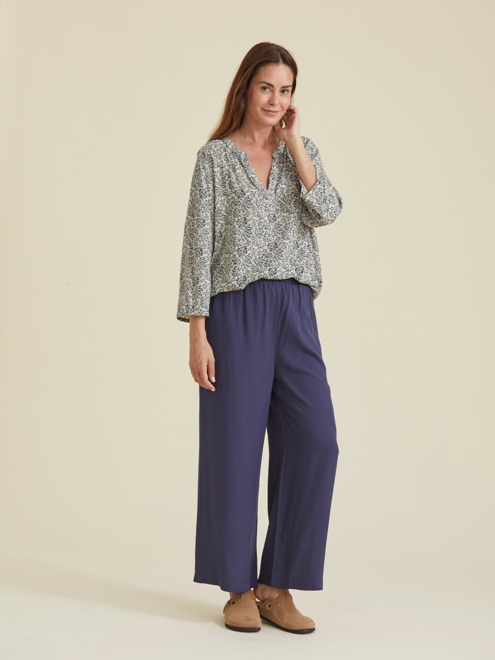 Blusa gola mao com decote em V