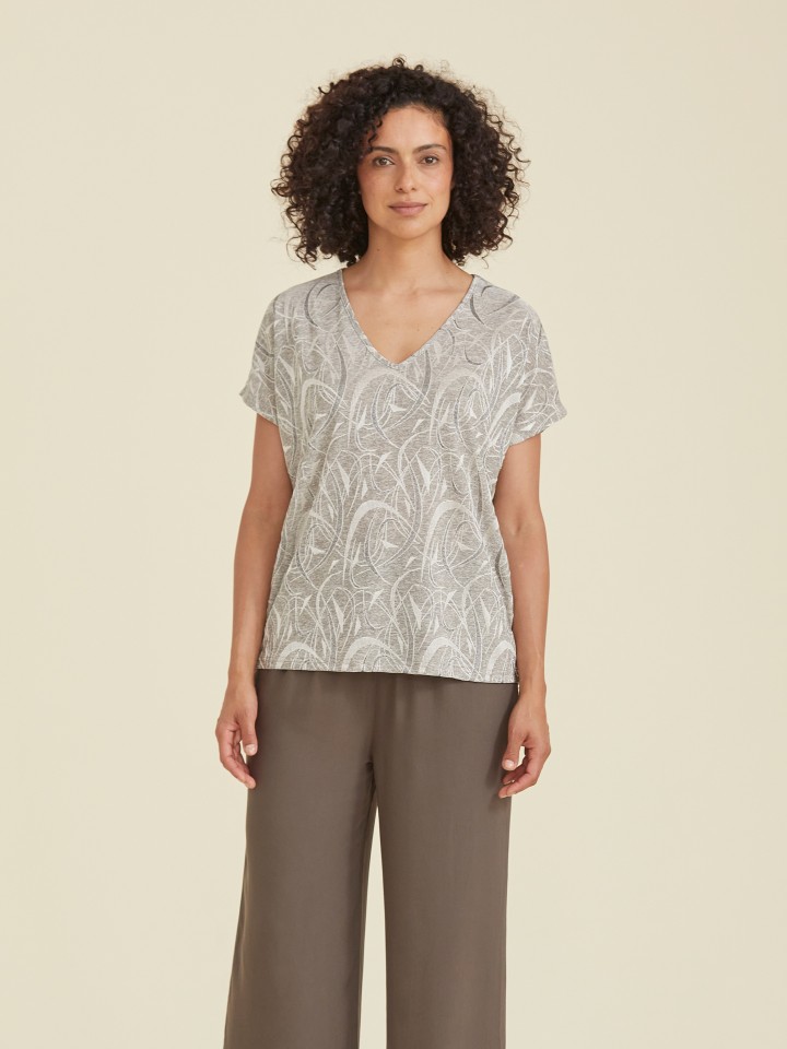 T-shirt com Decote em V