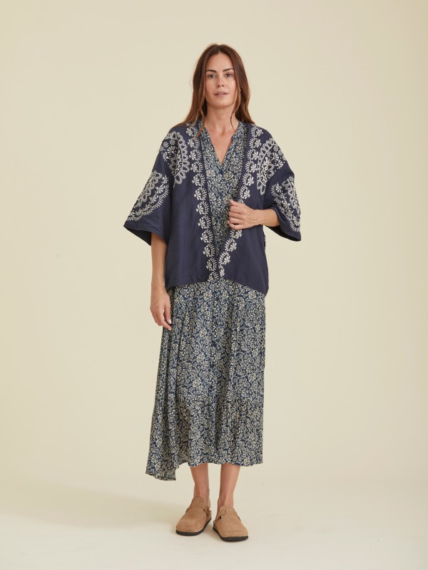 Kimono com Bordados em Contraste Kimono com Bordados em Contraste