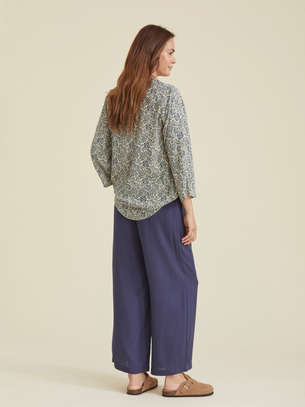Blusa gola mao com decote em V Blusa gola mao com decote em V