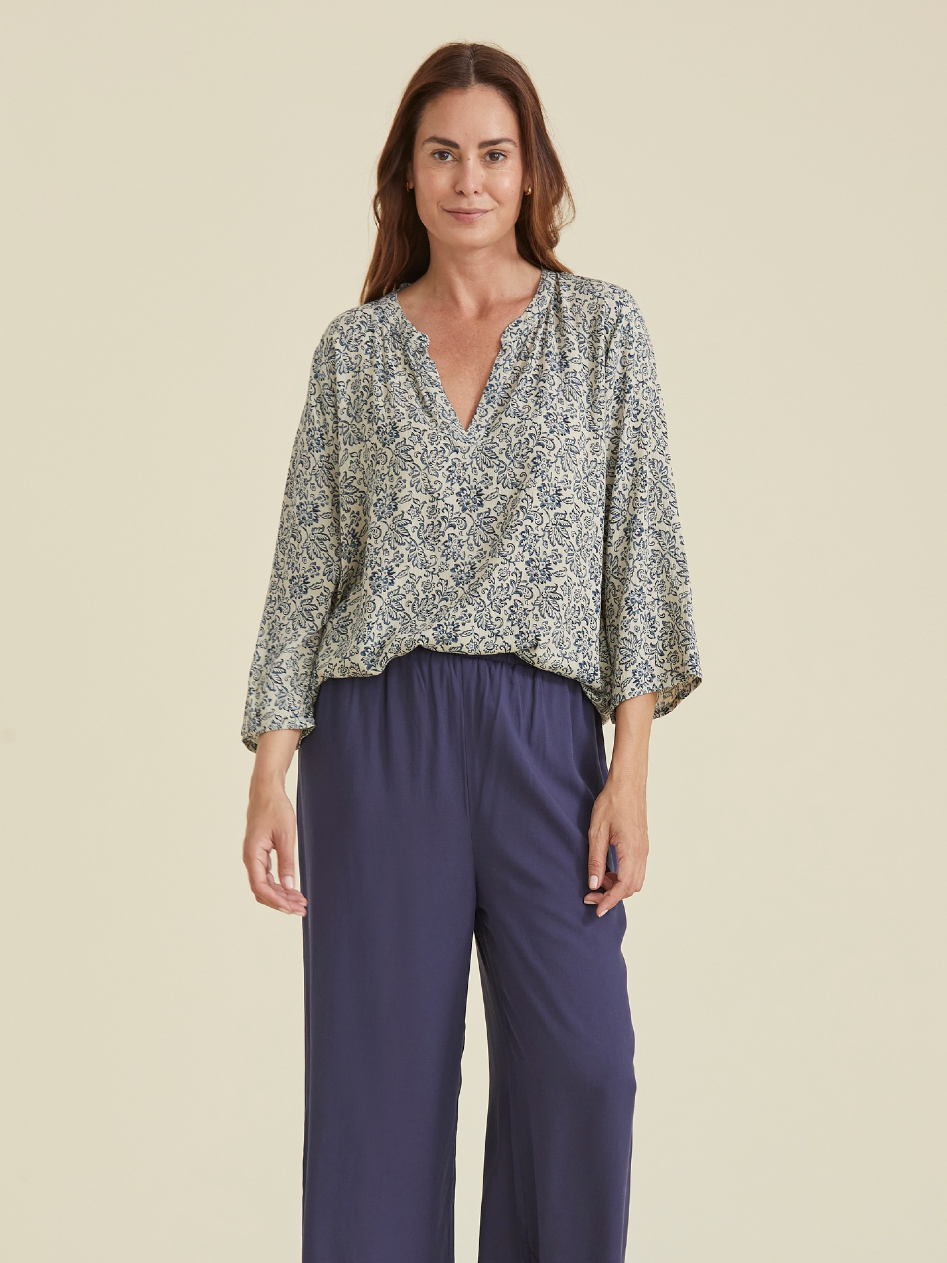 Blusa gola mao com decote em V