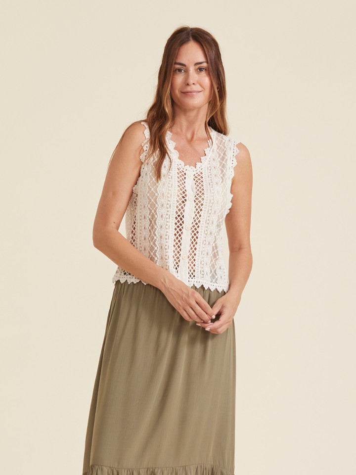 Colete de Croche com Detalhes em Renda