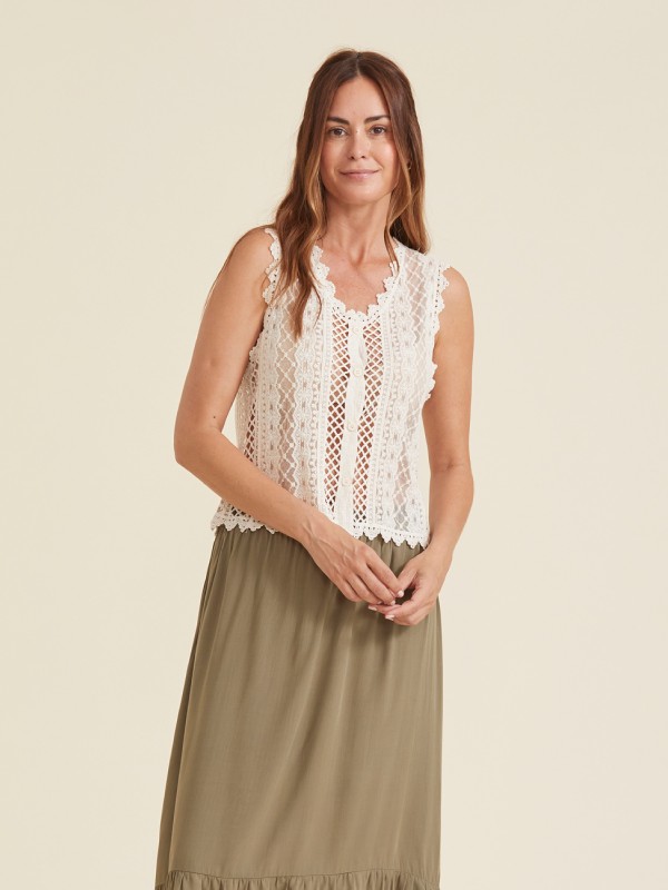 Colete de Croche com Detalhes em Renda