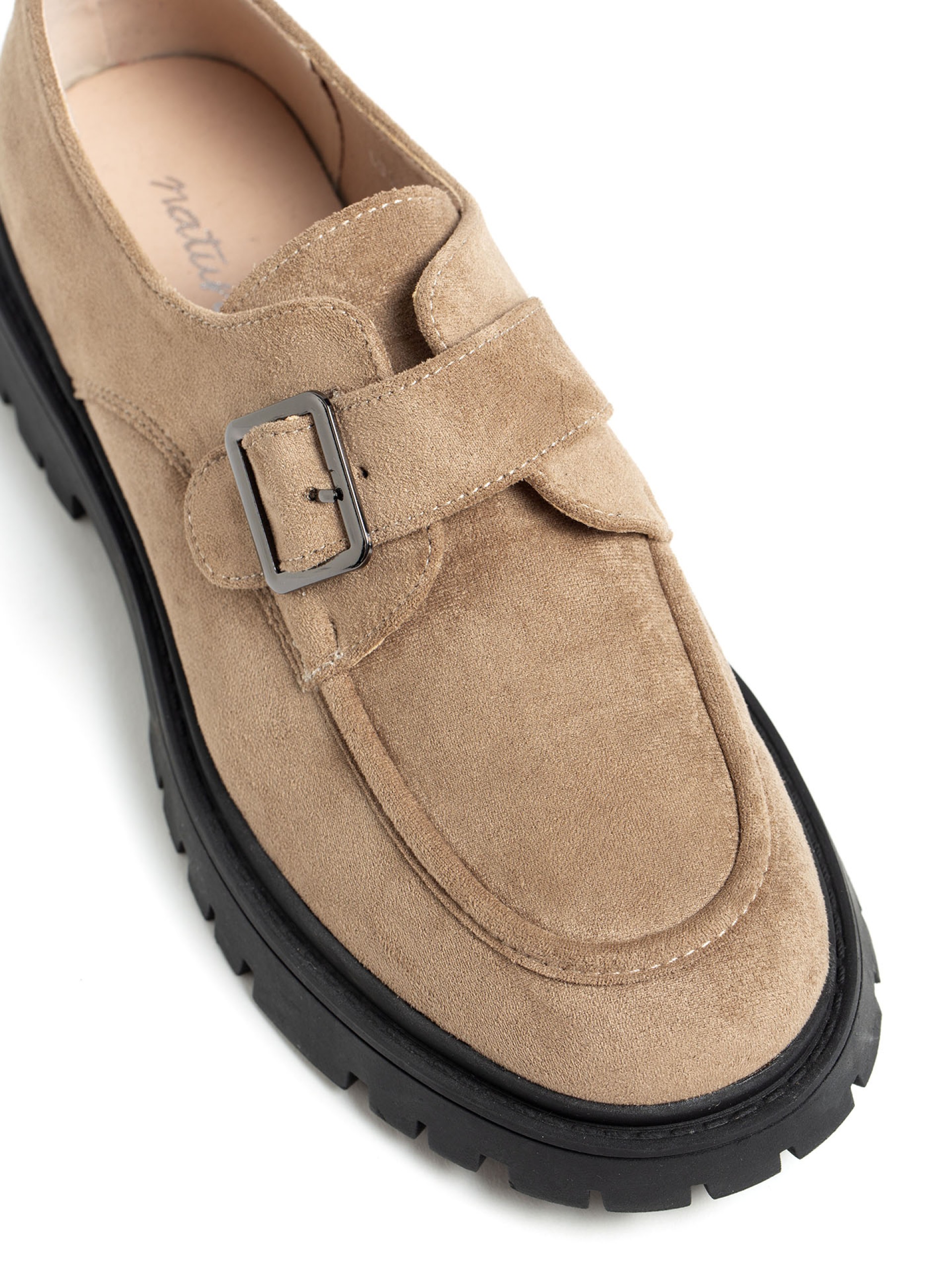 Loafer Com Fivela e Sola Tratorada