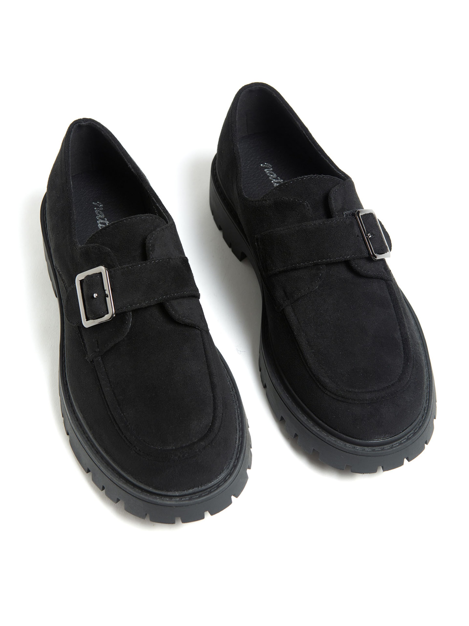 Loafer Com Fivela e Sola Tratorada