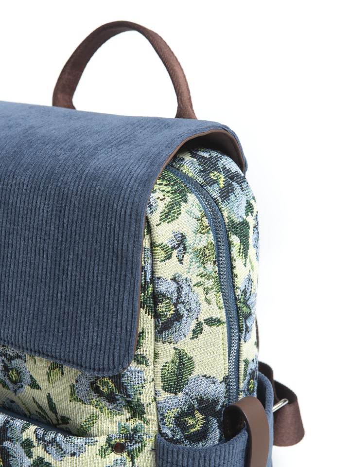 Mochila Azul Com Padrao Floral